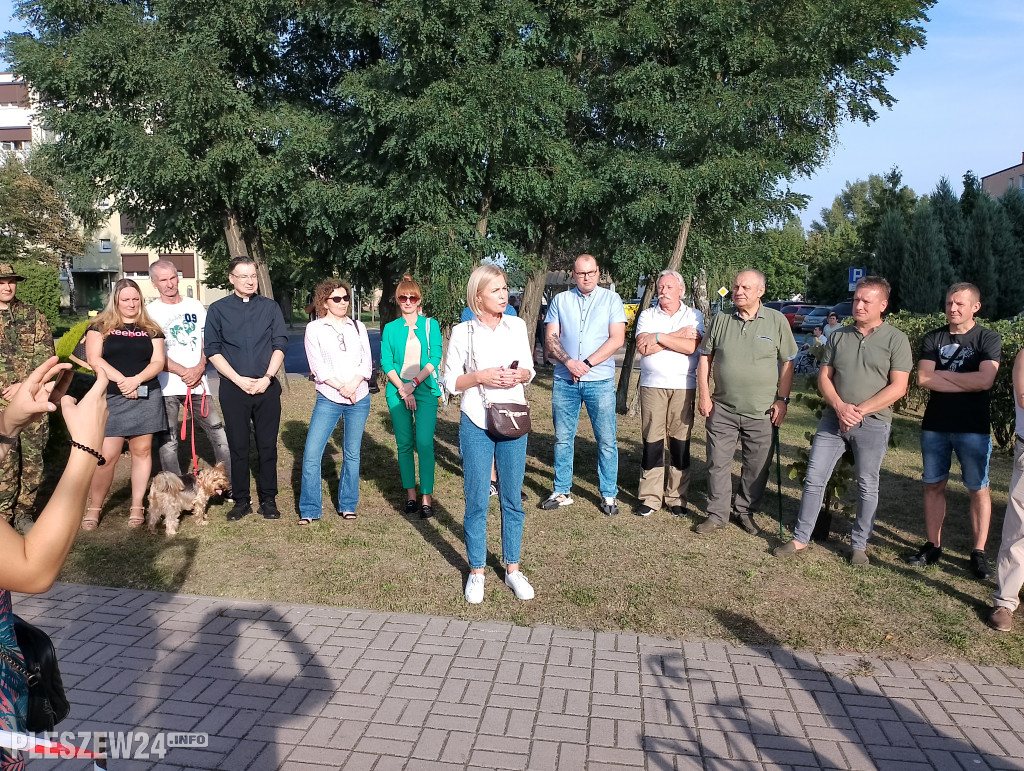 Posadzili dąb półwiecza. Jedyny taki w Pleszewie
