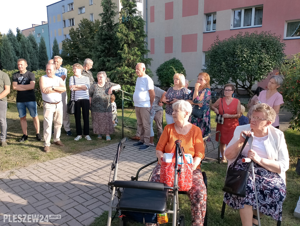 Posadzili dąb półwiecza. Jedyny taki w Pleszewie