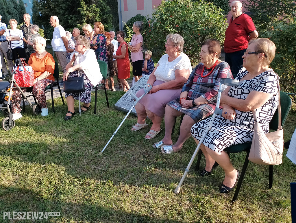 Posadzili dąb półwiecza. Jedyny taki w Pleszewie
