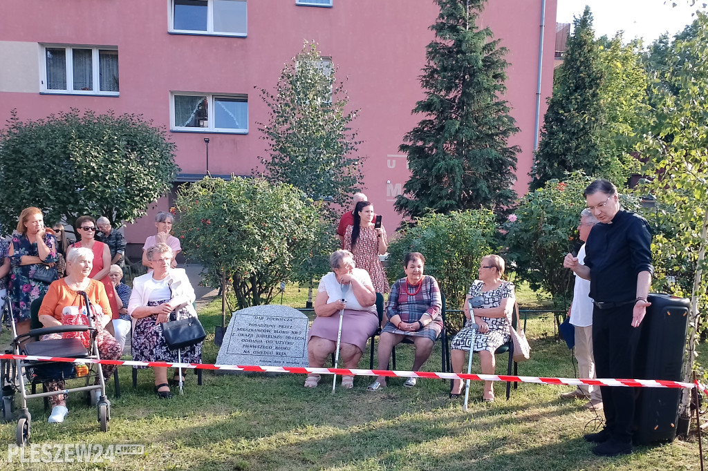 Posadzili dąb półwiecza. Jedyny taki w Pleszewie