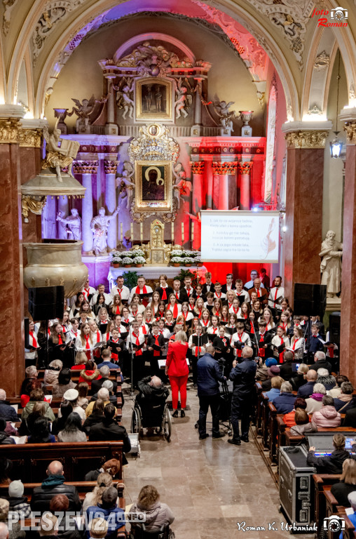 Koncert pieśni patriotycznych w pleszewskiej Farze