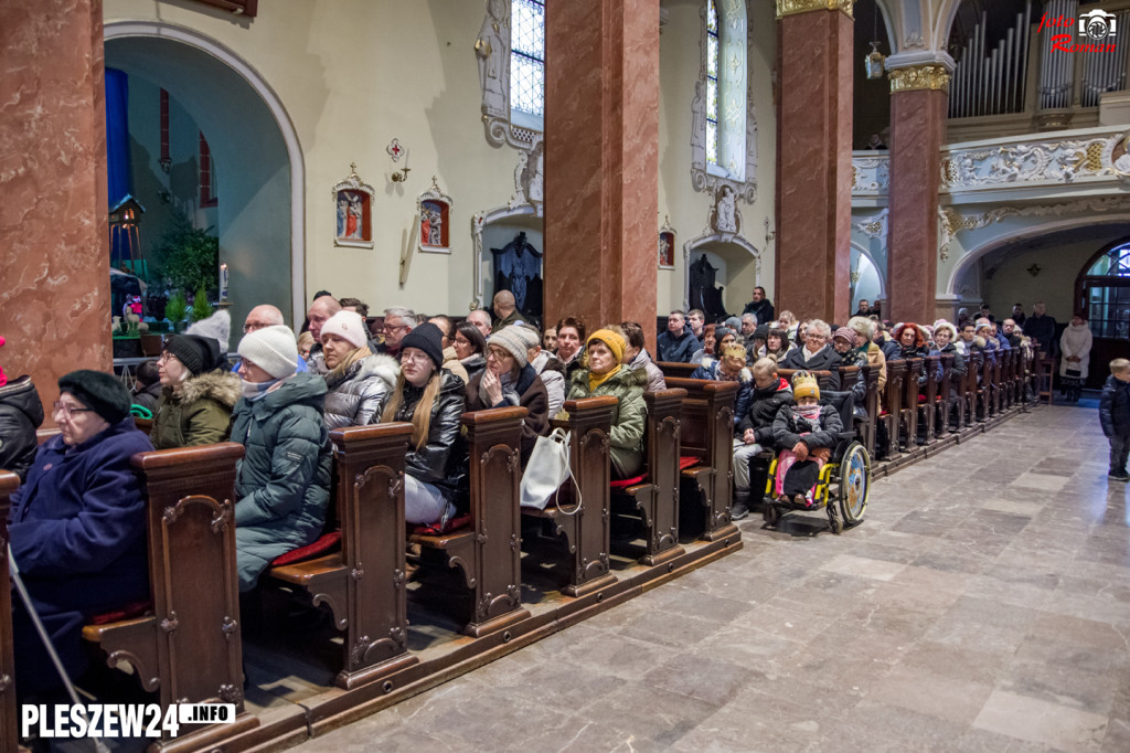 Zespół Tańca Ludowego Swojacy w pleszewskiej Farze