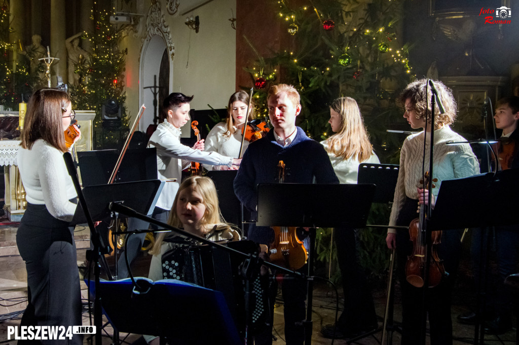 Koncert scholi w pleszewskiej farze