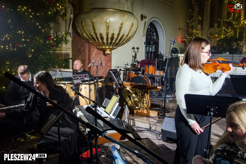 Koncert scholi w pleszewskiej farze
