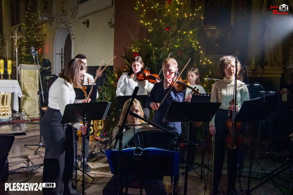 Koncert scholi w pleszewskiej farze