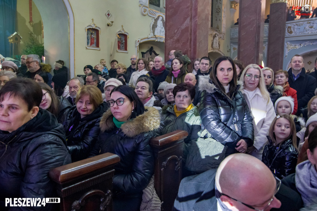 Koncert scholi w pleszewskiej farze