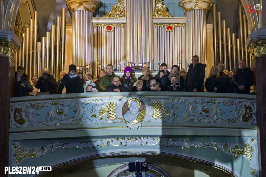 Koncert scholi w pleszewskiej farze