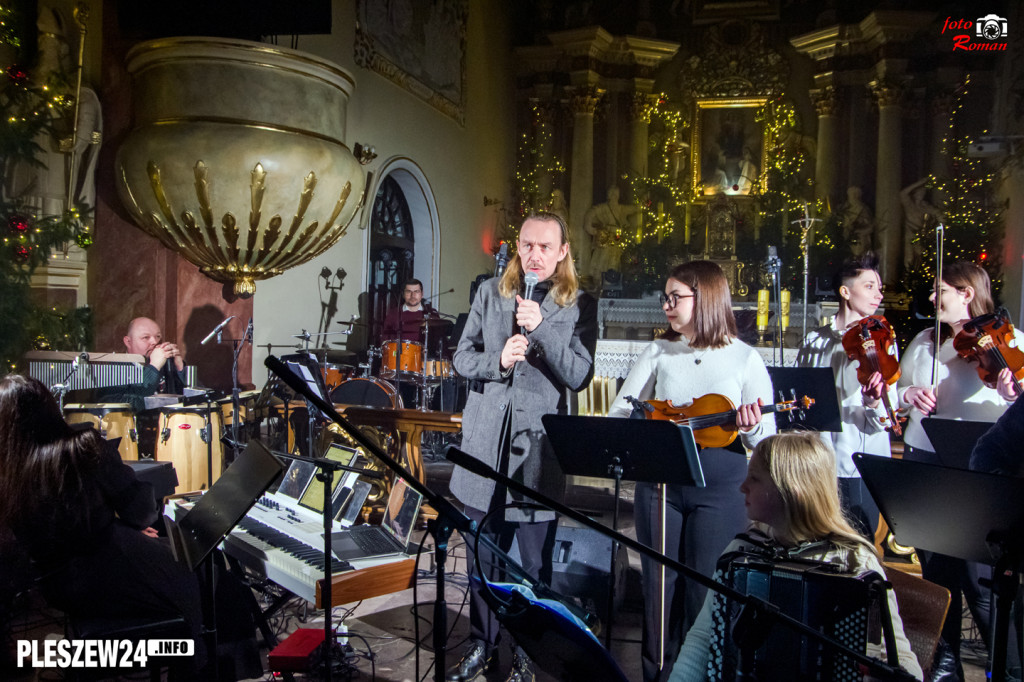 Koncert scholi w pleszewskiej farze