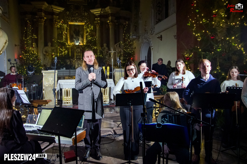 Koncert scholi w pleszewskiej farze