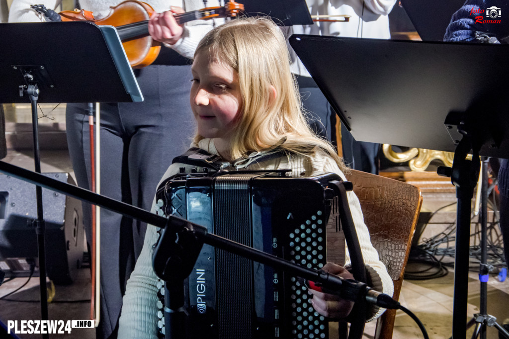 Koncert scholi w pleszewskiej farze
