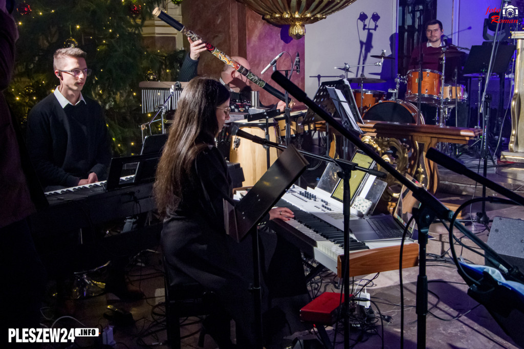 Koncert scholi w pleszewskiej farze