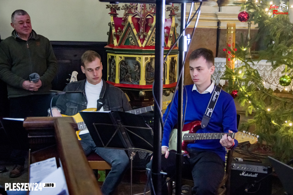 Koncert scholi w pleszewskiej farze