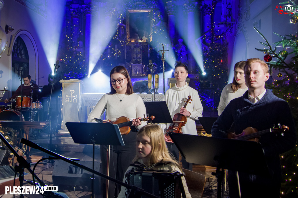 Koncert scholi w pleszewskiej farze
