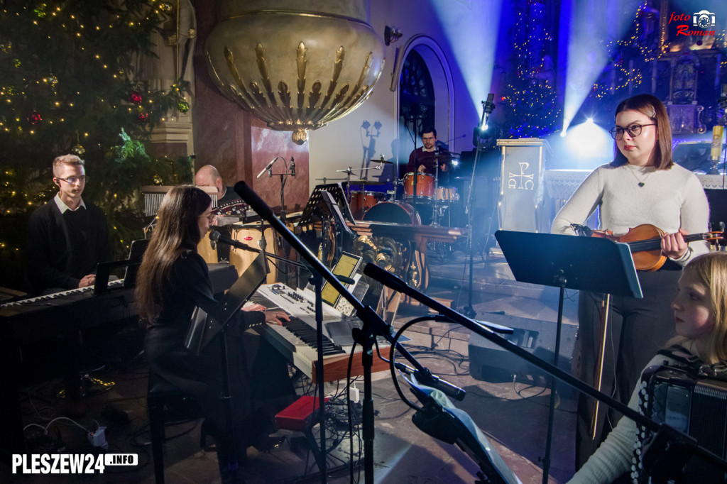 Koncert scholi w pleszewskiej farze