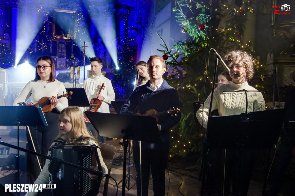 Koncert scholi w pleszewskiej farze