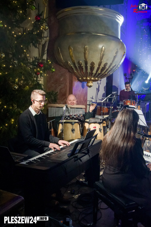 Koncert scholi w pleszewskiej farze
