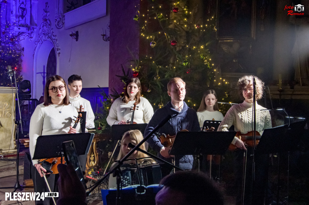 Koncert scholi w pleszewskiej farze