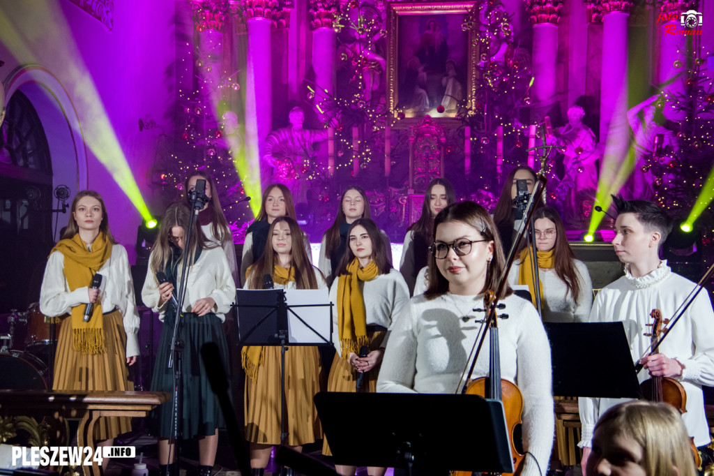 Koncert scholi w pleszewskiej farze