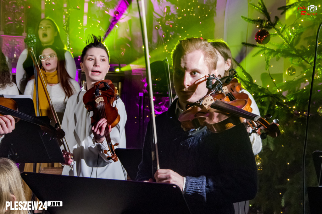 Koncert scholi w pleszewskiej farze
