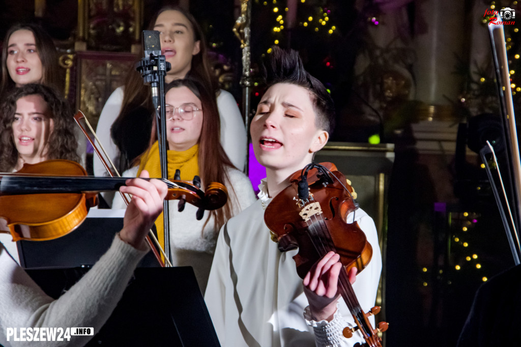 Koncert scholi w pleszewskiej farze