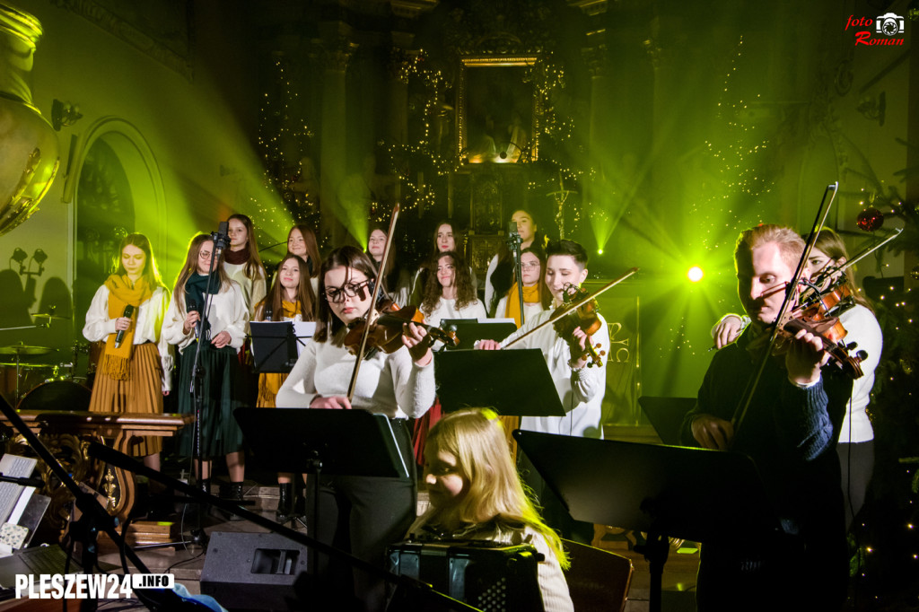 Koncert scholi w pleszewskiej farze