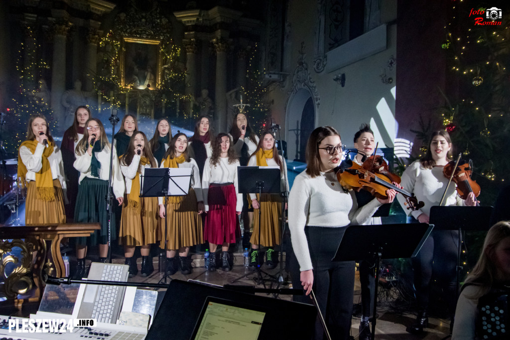 Koncert scholi w pleszewskiej farze