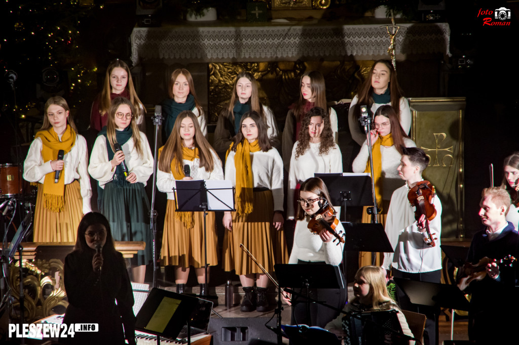 Koncert scholi w pleszewskiej farze