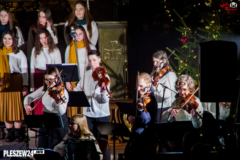 Koncert scholi w pleszewskiej farze