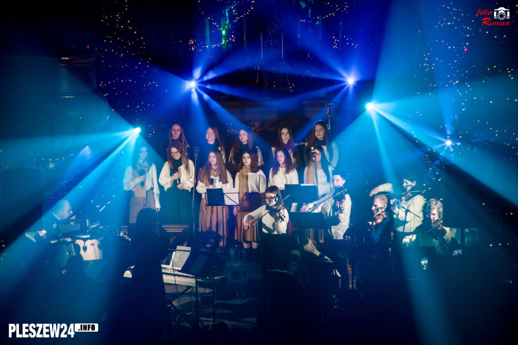 Koncert scholi w pleszewskiej farze