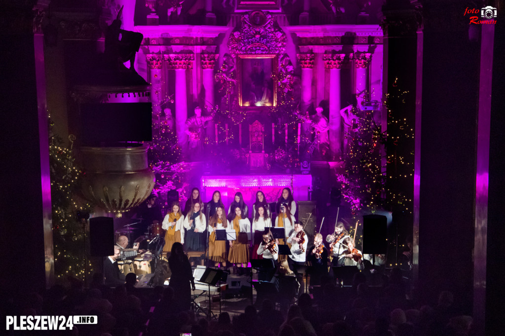 Koncert scholi w pleszewskiej farze