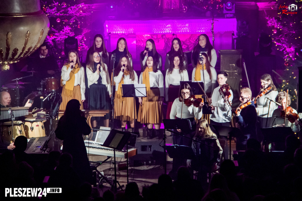 Koncert scholi w pleszewskiej farze