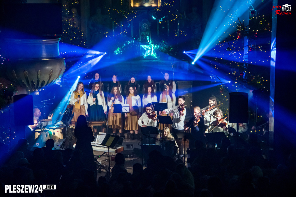 Koncert scholi w pleszewskiej farze