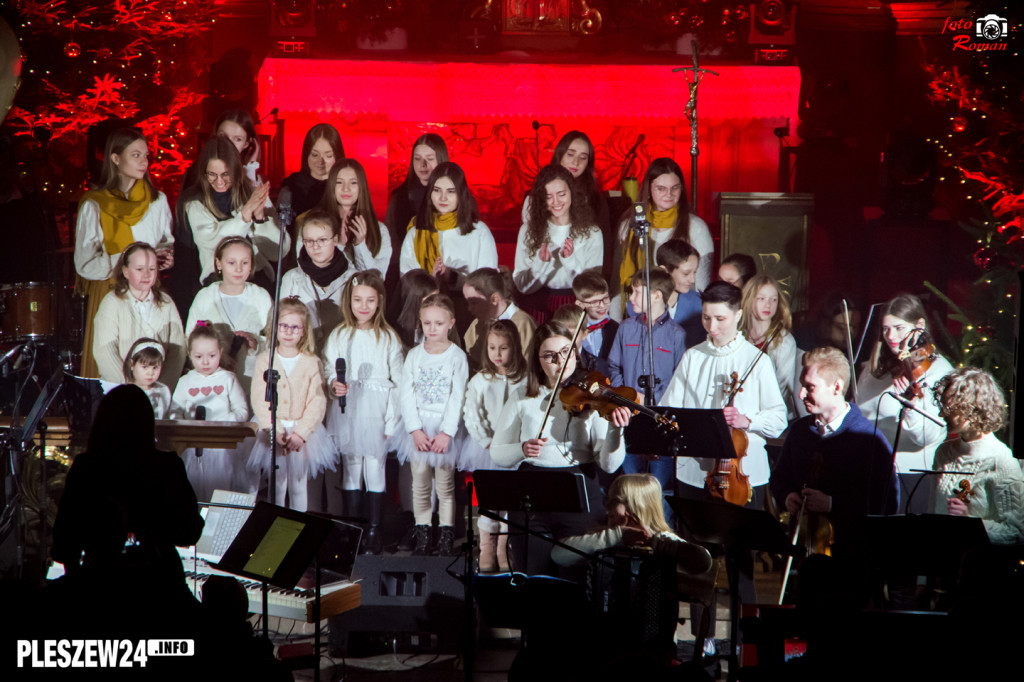 Koncert scholi w pleszewskiej farze