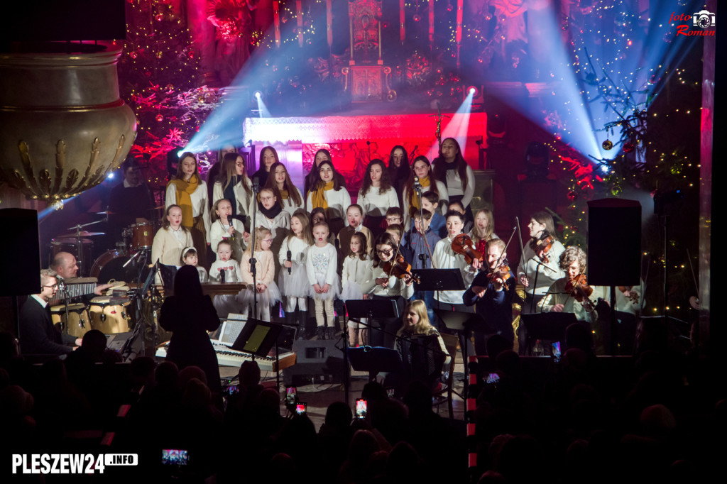 Koncert scholi w pleszewskiej farze