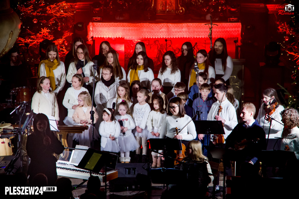 Koncert scholi w pleszewskiej farze