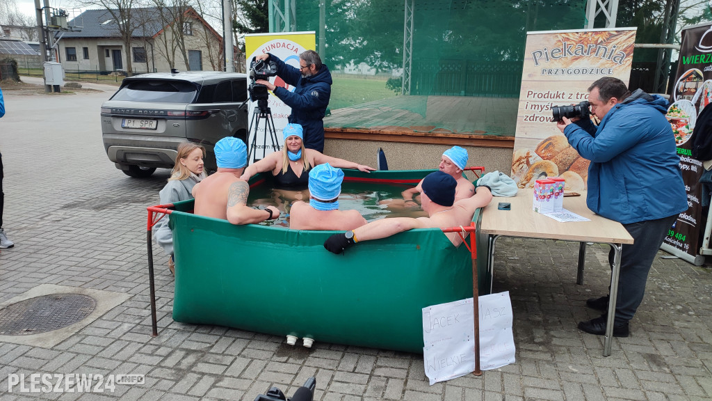 504 minuty Jacka Dryjańskiego w lodowatej wodzie.