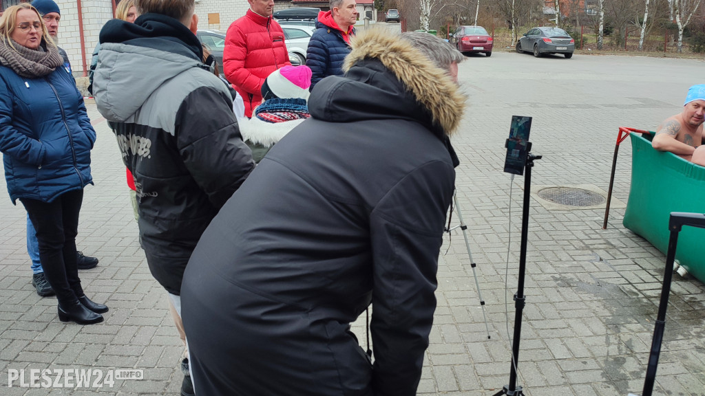 504 minuty Jacka Dryjańskiego w lodowatej wodzie.