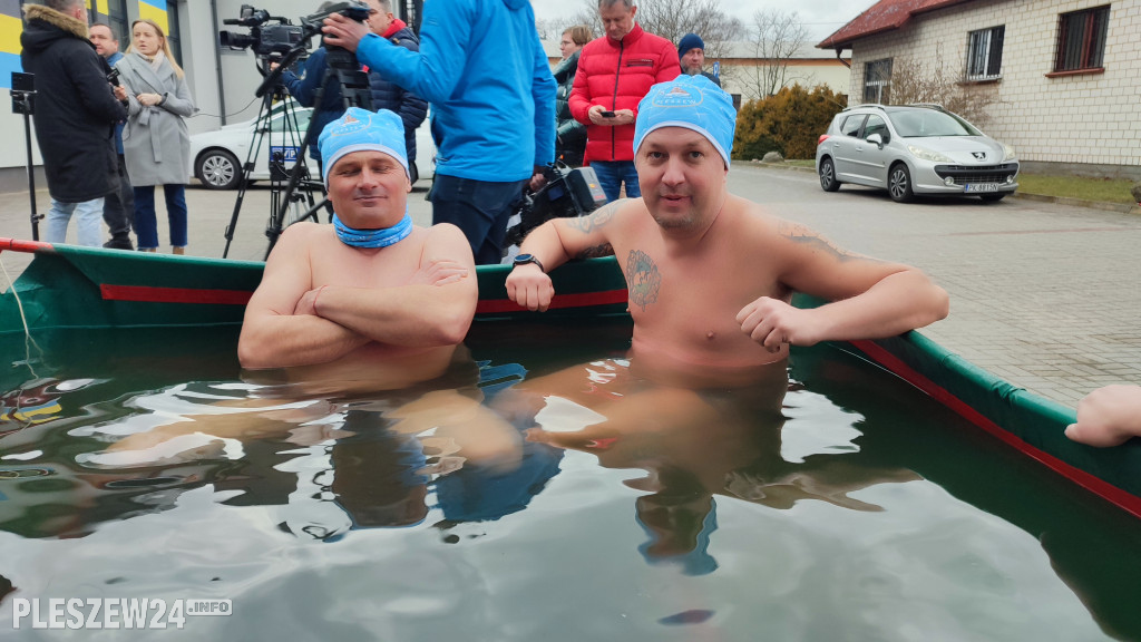 504 minuty Jacka Dryjańskiego w lodowatej wodzie.