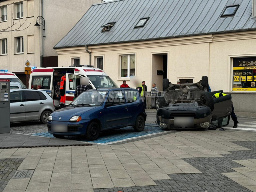 Dachowanie na Placu Powstańców w Pleszewie