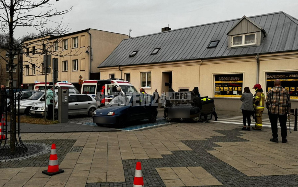 Dachowanie na Placu Powstańców w Pleszewie