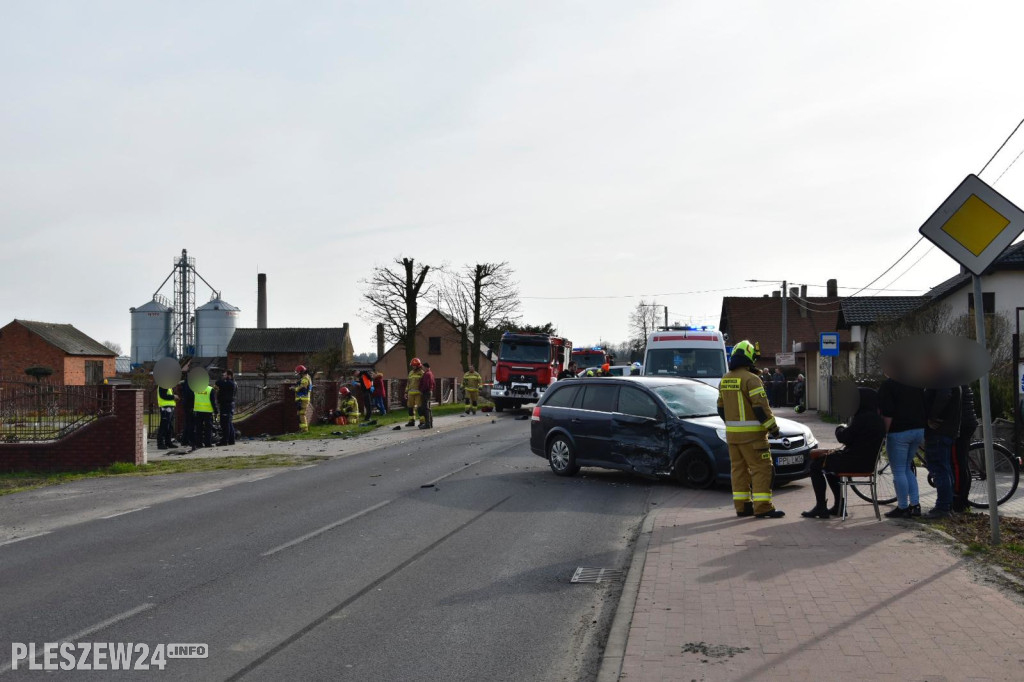 Zderzenie motocykla z samochodem osobowym