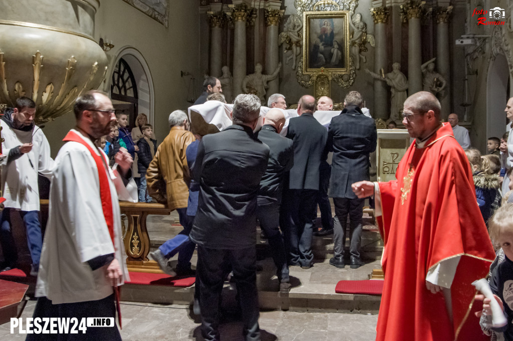 Liturgia Wielkiego Piątku w Farze