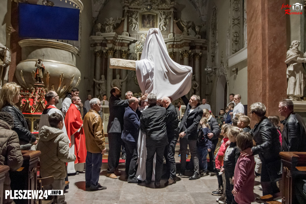 Liturgia Wielkiego Piątku w Farze