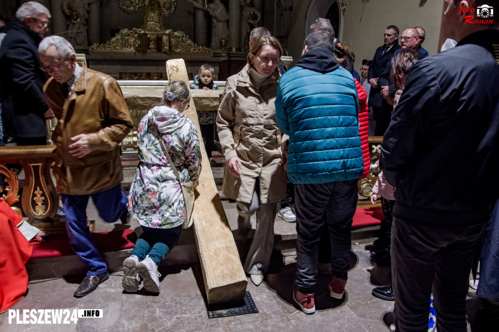 Liturgia Wielkiego Piątku w Farze