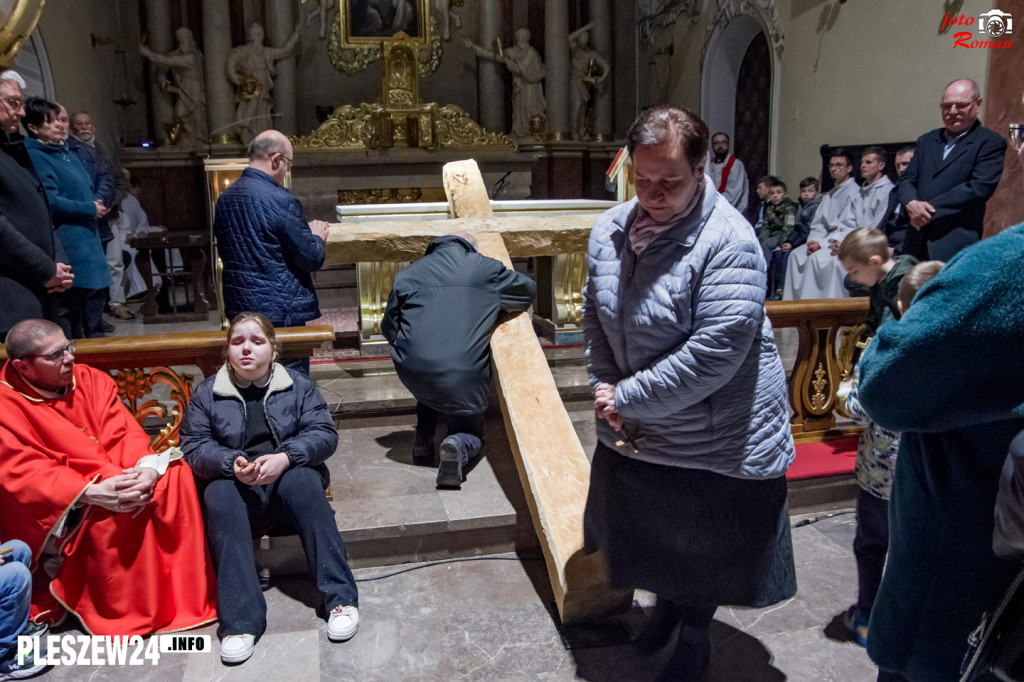 Liturgia Wielkiego Piątku w Farze