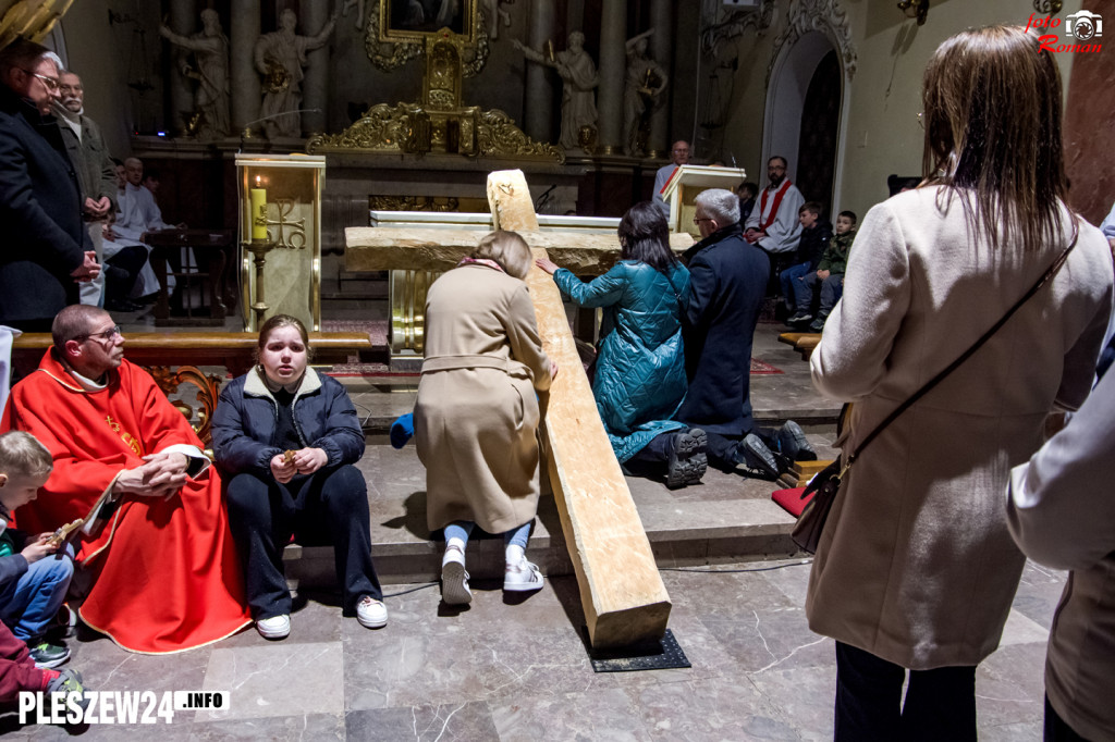 Liturgia Wielkiego Piątku w Farze