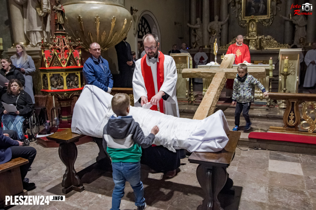 Liturgia Wielkiego Piątku w Farze