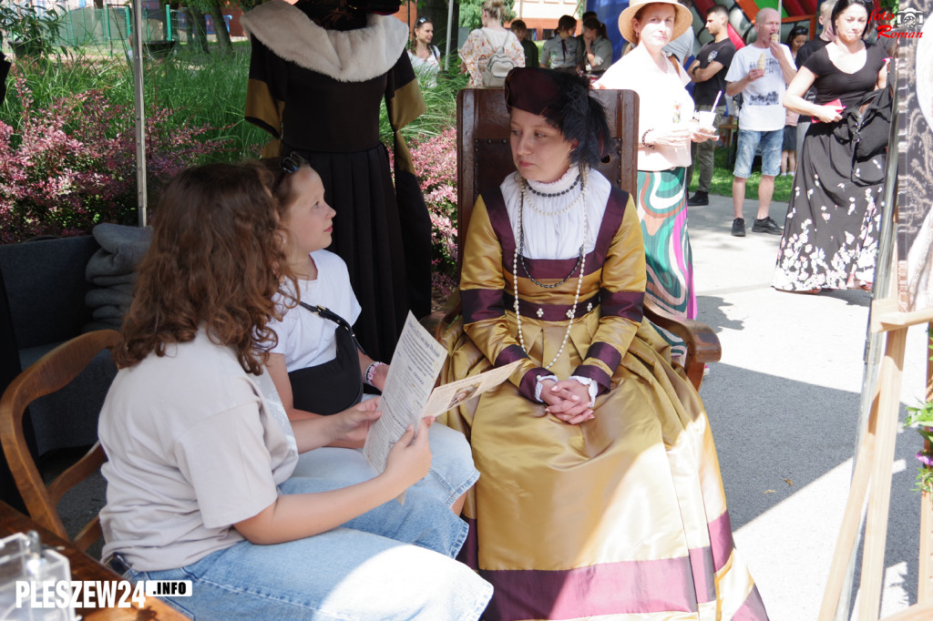 Festyn z historią w tle. Anna Pleszewska w parku