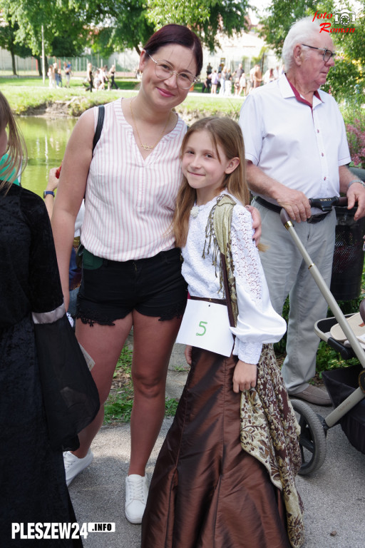 Festyn z historią w tle. Anna Pleszewska w parku