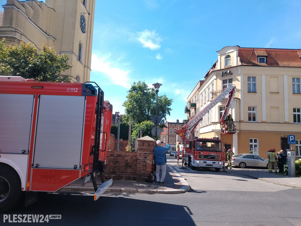 Straż pożarna w akcji przy pleszewskiej Farze